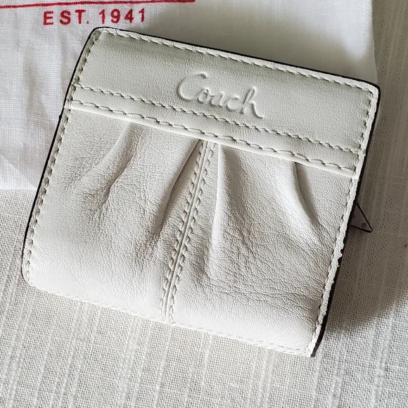 Coach Off White Leather Mini Wallet - Picture 2 of 6